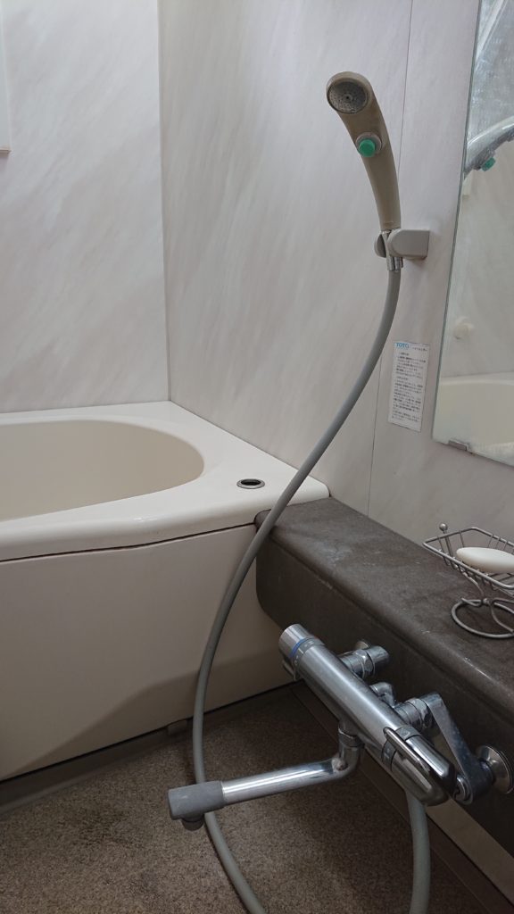 須賀川市でお風呂のシャワー水漏れ修理を行いました。